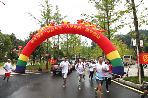 怀化福彩“公益有我 为爱奔跑”助学活动，助力29名贫困高考生圆大学梦__2